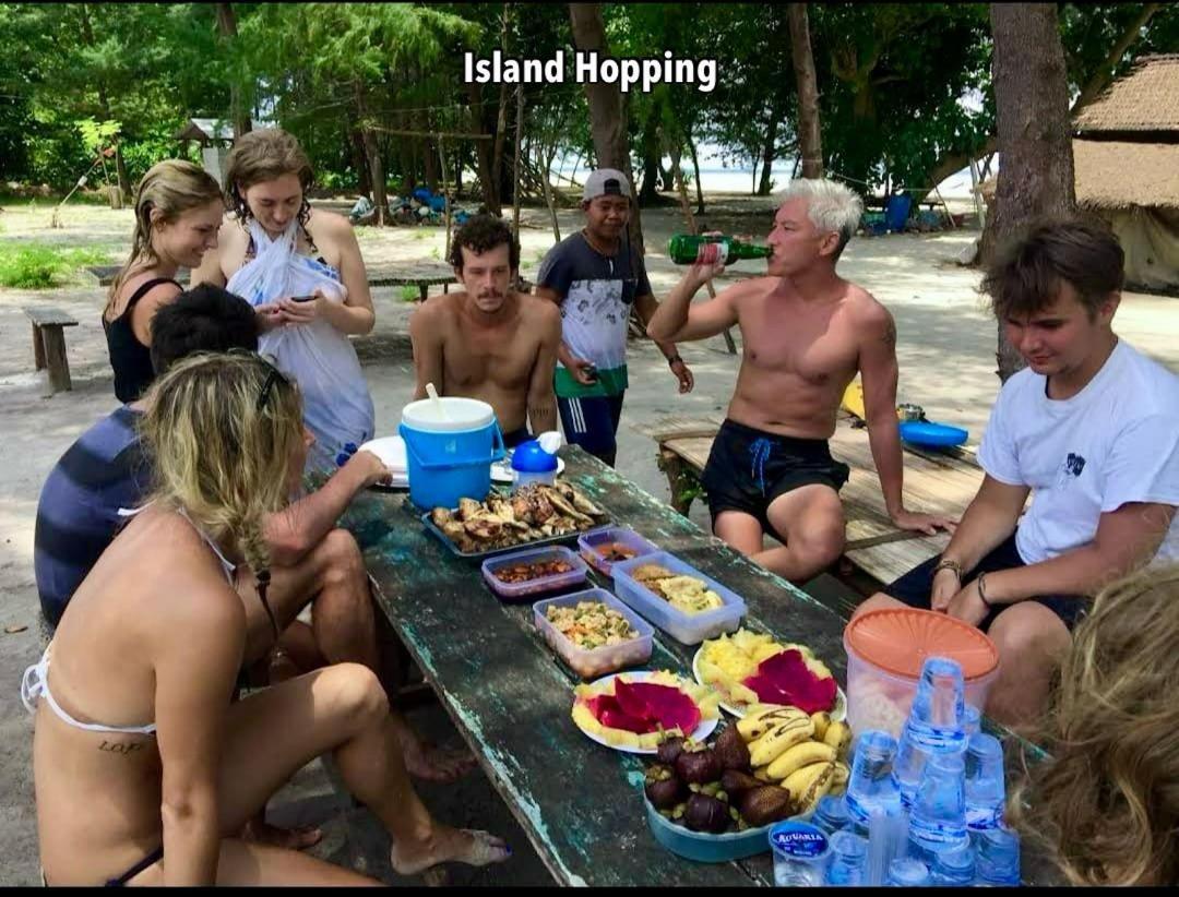 Loyal Friend Hostel Karimunjawa Kültér fotó