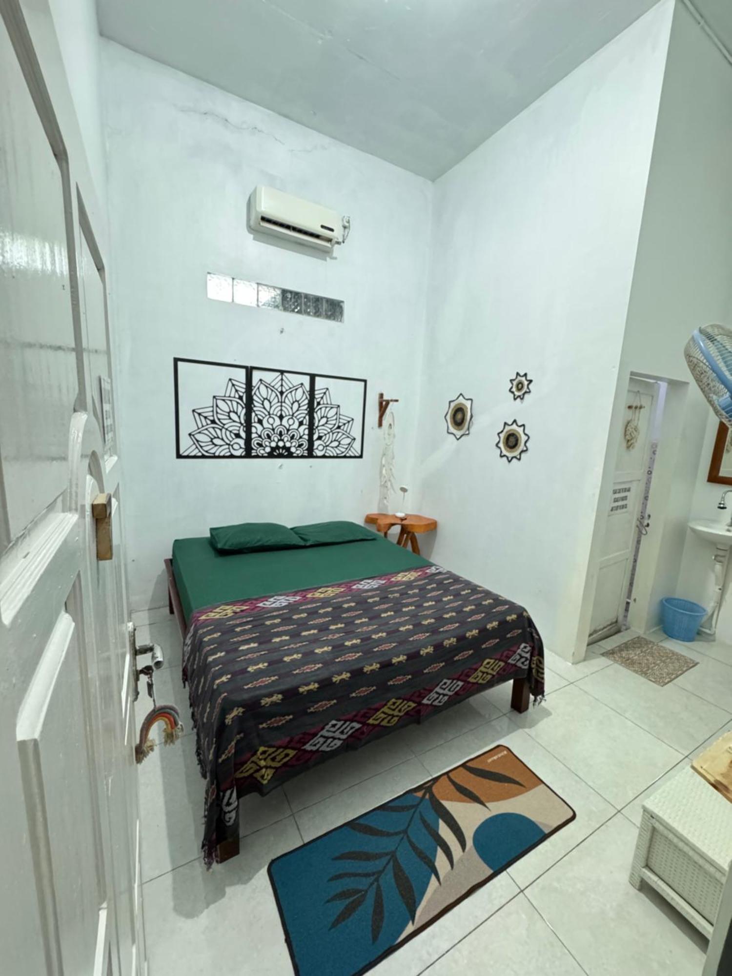 Loyal Friend Hostel Karimunjawa Kültér fotó
